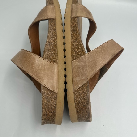 Taos Women’s Tan Leather Toe Loop Thong Size 7- 7.5 - Picture 4 of 10